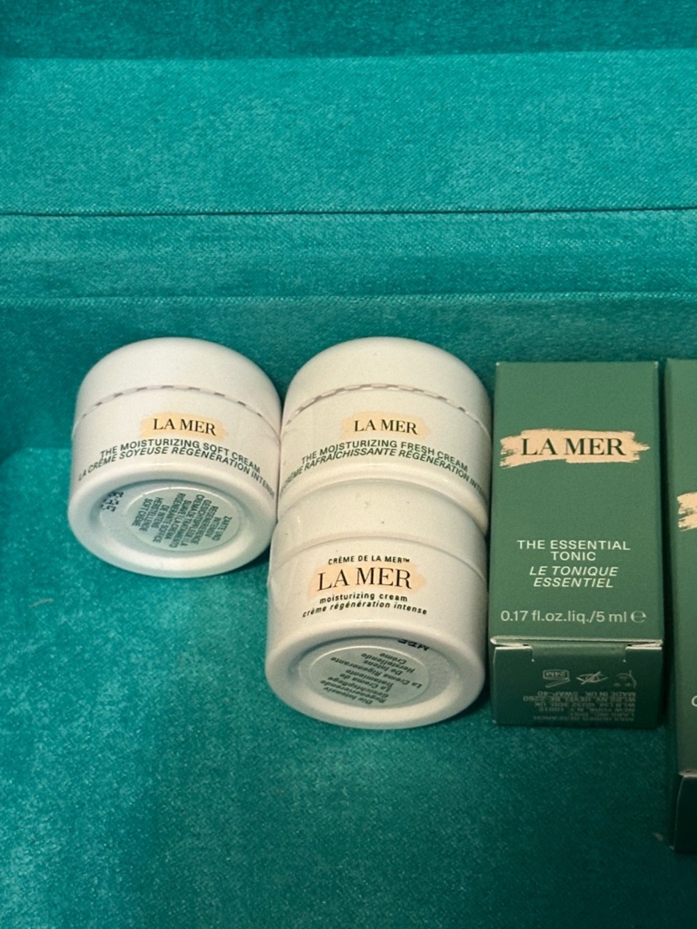 La Mer Teal Gift Box with face care - Picture 4 of 5